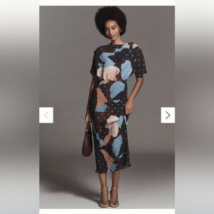 Never Fully Dressed Short=Sleeve
Boat-Neck Midi Dress